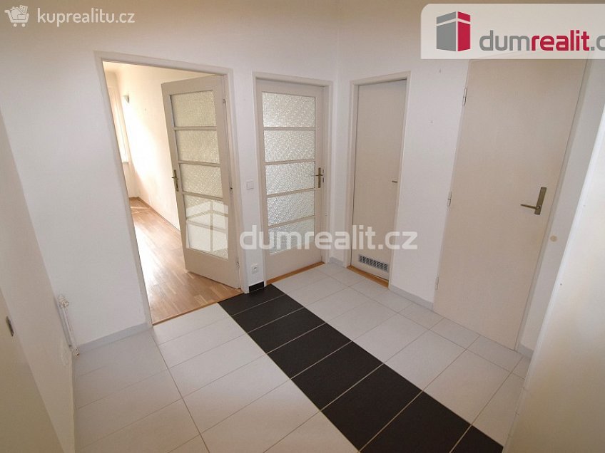 Pronájem bytu 2+kk 52 m^2 Podbabská, Praha 6 
