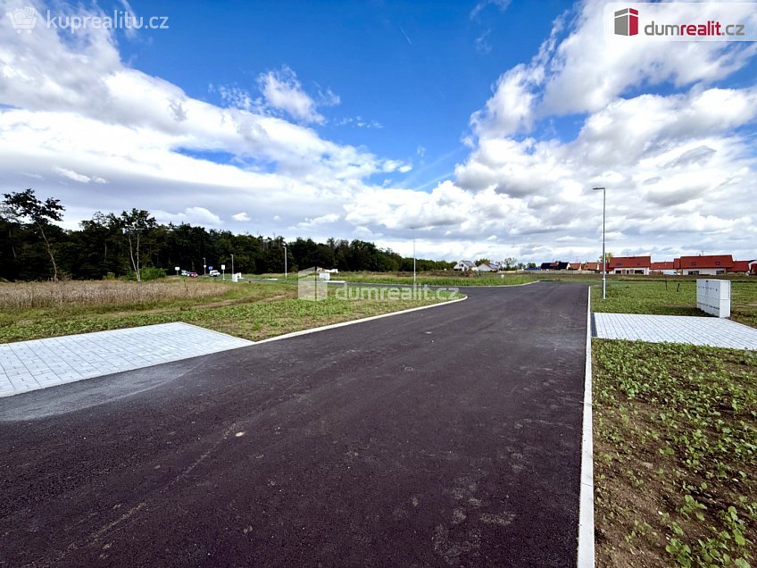 Prodej  stavebního pozemku 724 m^2 Veltrusy, Veltrusy 