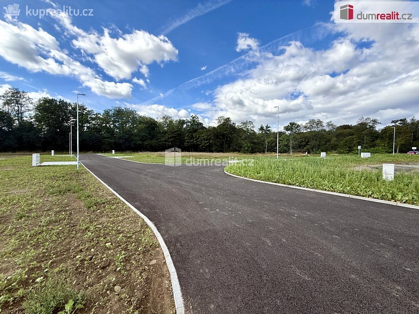Prodej  stavebního pozemku 724 m^2 Veltrusy, Veltrusy 