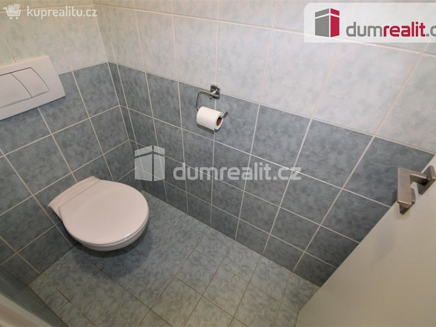 Pronájem bytu 2+kk 41 m^2 Na Dvorcích, Praha 4 