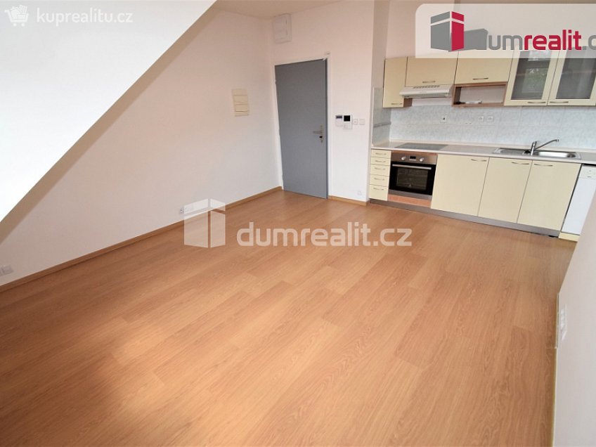 Pronájem bytu 2+kk 41 m^2 Na Dvorcích, Praha 4 