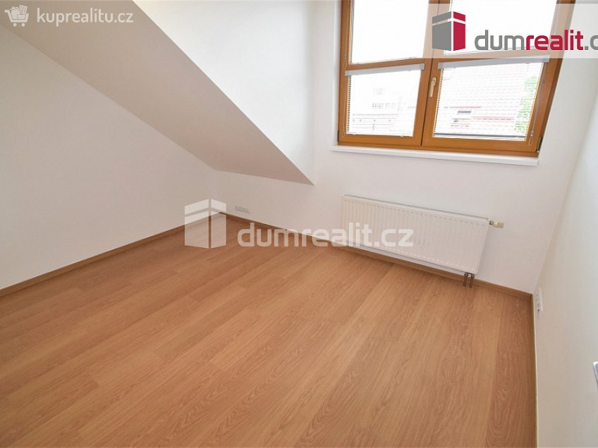 Pronájem bytu 2+kk 41 m^2 Na Dvorcích, Praha 4 