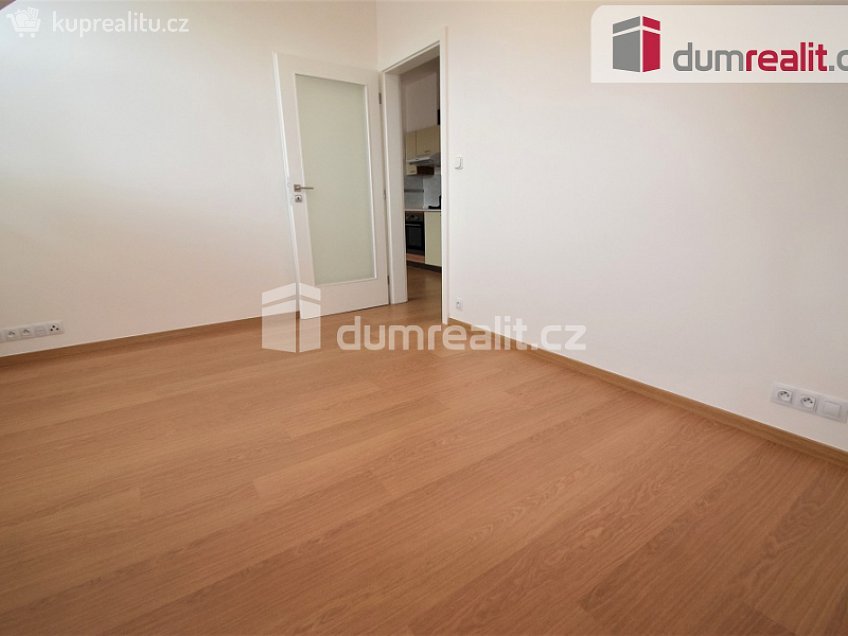 Pronájem bytu 2+kk 41 m^2 Na Dvorcích, Praha 4 