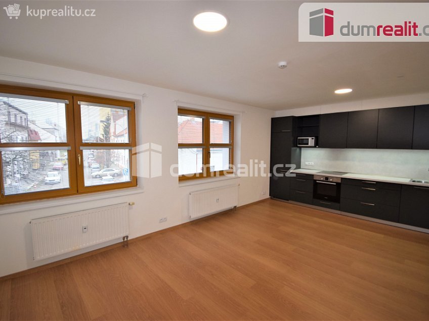 Pronájem bytu 2+kk 51 m^2 Na Dvorcích, Praha 4 