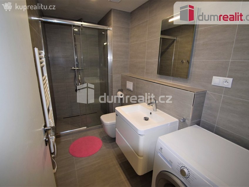 Pronájem bytu 2+kk 51 m^2 Na Dvorcích, Praha 4 