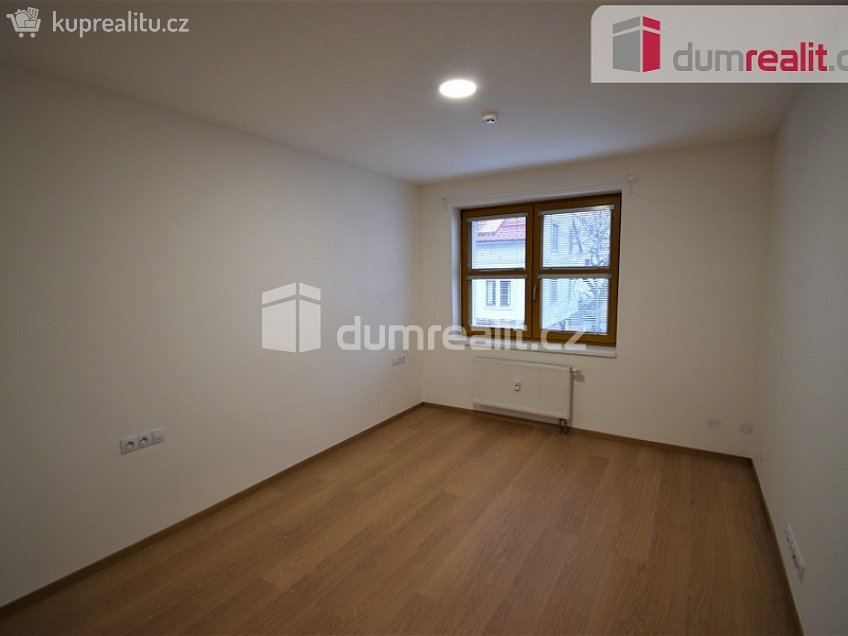 Pronájem bytu 2+kk 51 m^2 Na Dvorcích, Praha 4 