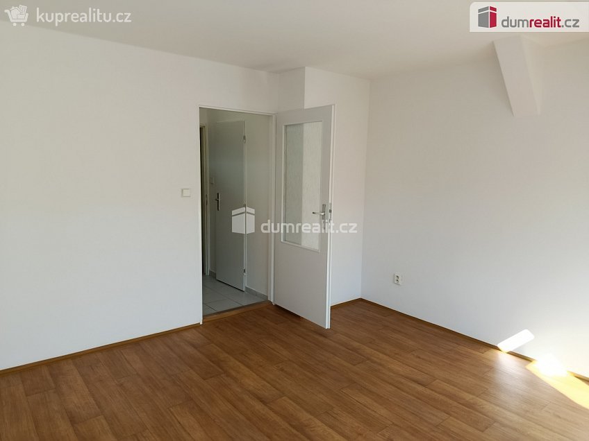 Pronájem bytu 1+kk 25 m^2 Za poštou, Praha 10 