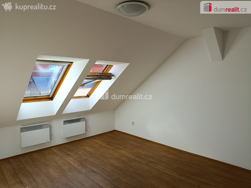 Pronájem bytu 1+kk 25 m^2 Za poštou, Praha 10 