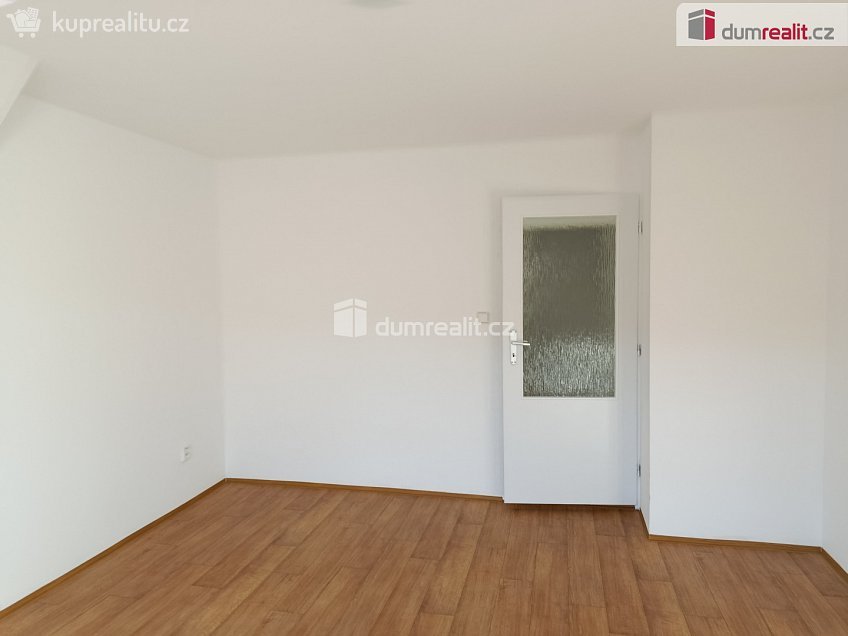 Pronájem bytu 1+kk 25 m^2 Za poštou, Praha 10 