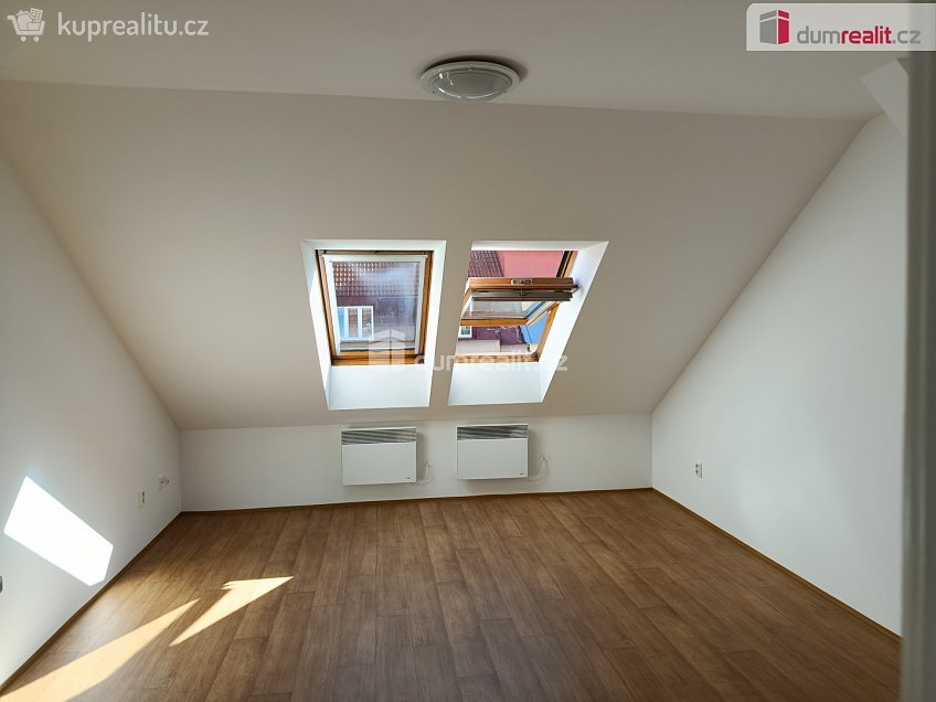 Pronájem bytu 1+kk 25 m^2 Za poštou, Praha 10 