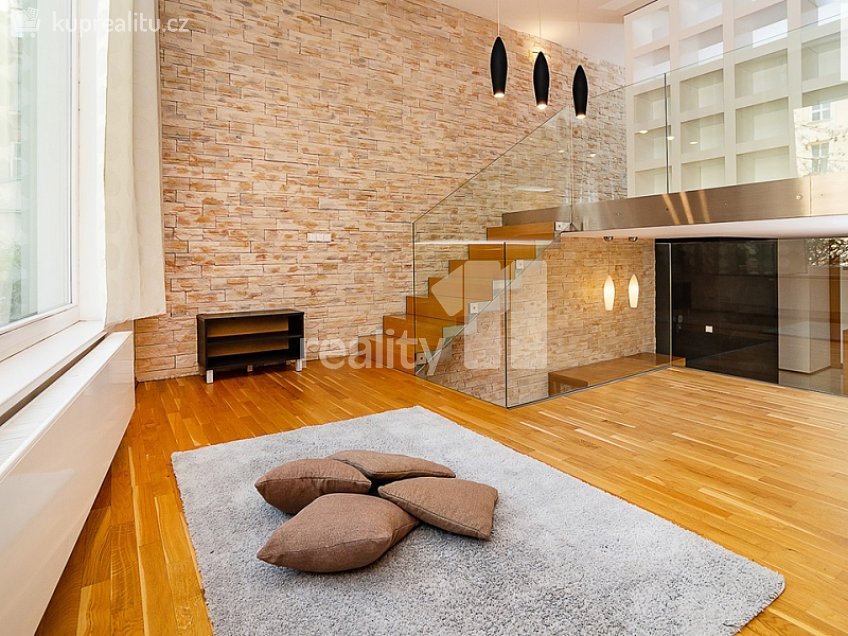 Pronájem bytu 2+kk 104 m^2 Senovážné náměstí, Praha 1 