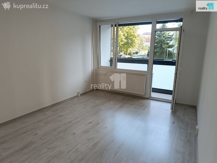 Pronájem bytu 1+1 50 m^2 Karla Čapka, Děčín 