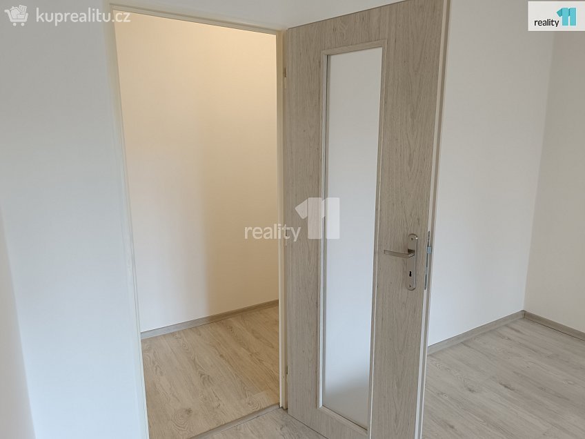 Pronájem bytu 1+1 50 m^2 Karla Čapka, Děčín 