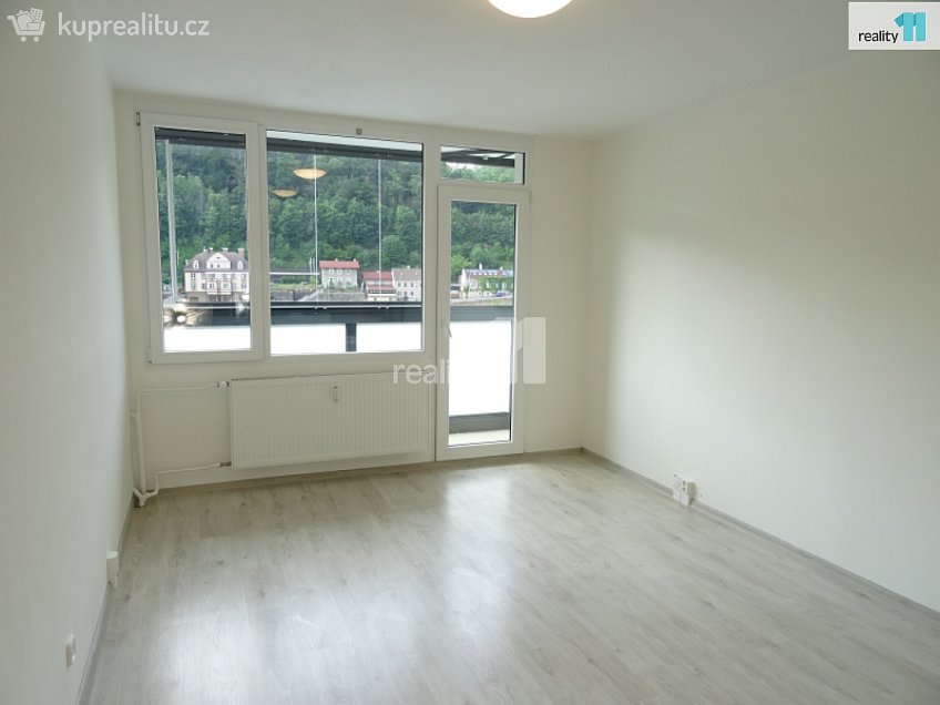 Pronájem bytu 1+1 50 m^2 Karla Čapka, Děčín 