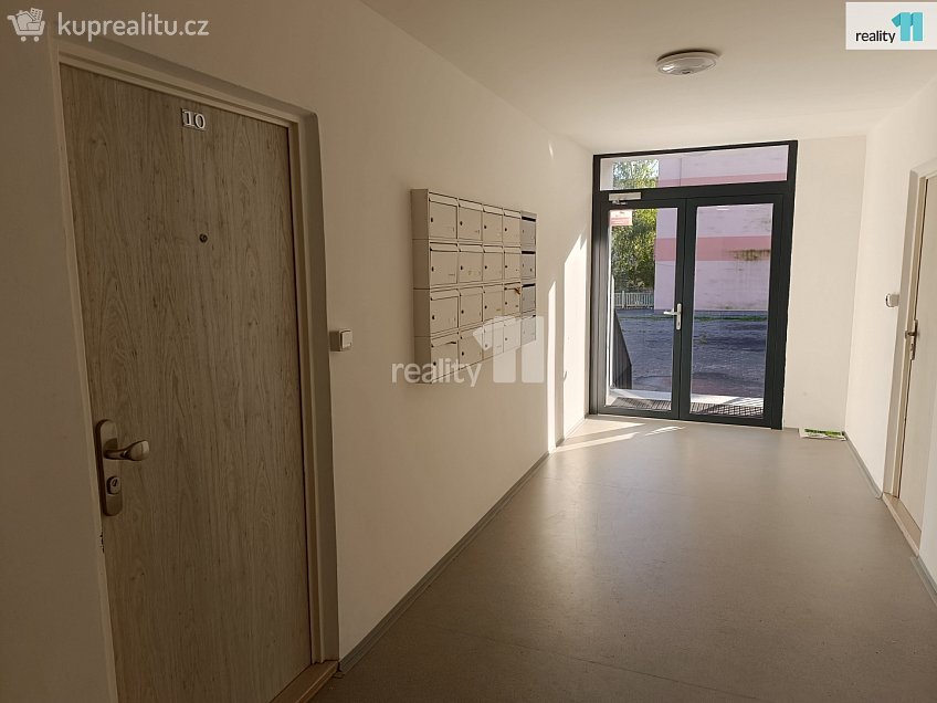 Pronájem bytu 1+1 50 m^2 Karla Čapka, Děčín 