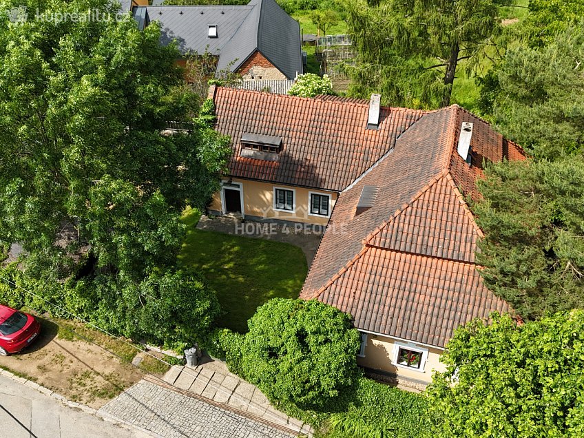 Prodej  rodinného domu 190 m^2 Vysoký Chlumec, Vysoký Chlumec 