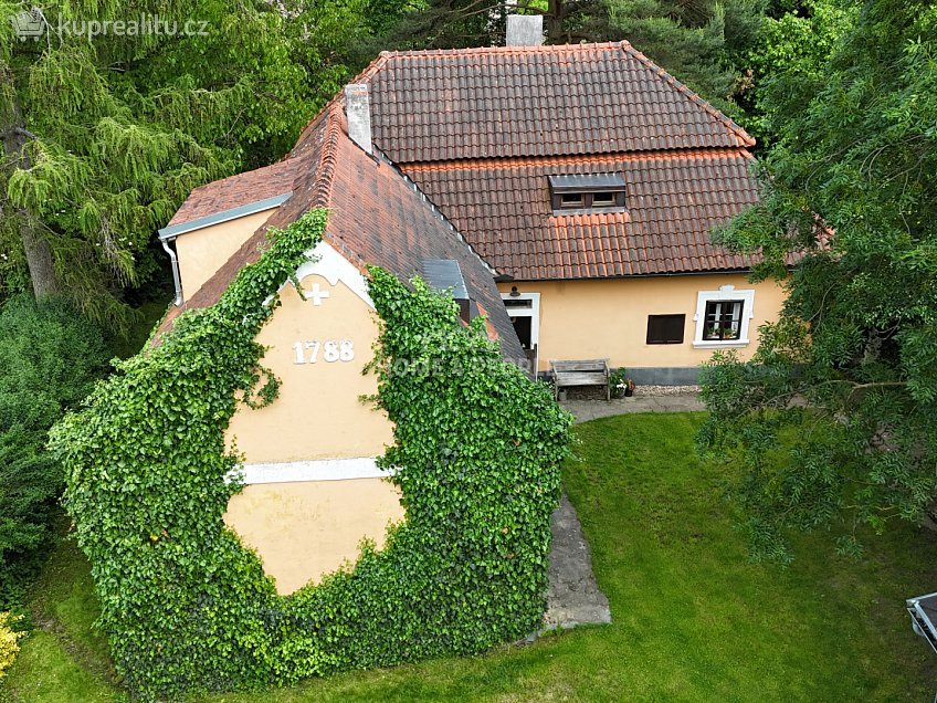 Prodej  rodinného domu 190 m^2 Vysoký Chlumec, Vysoký Chlumec 