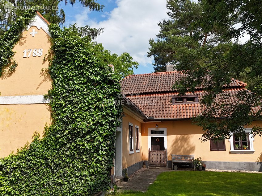 Prodej  rodinného domu 190 m^2 Vysoký Chlumec, Vysoký Chlumec 
