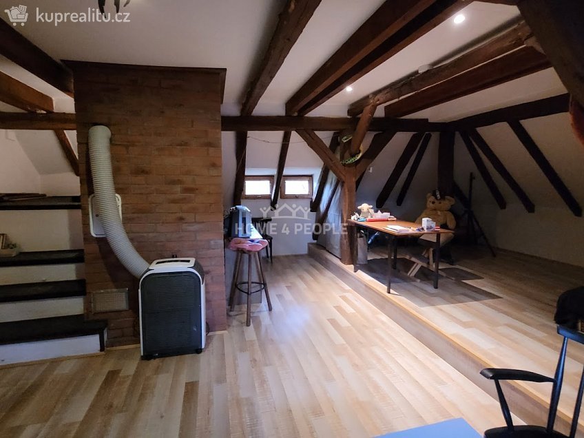 Prodej  rodinného domu 190 m^2 Vysoký Chlumec, Vysoký Chlumec 