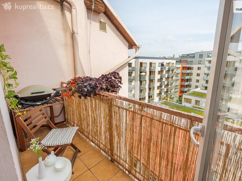 Prodej bytu 3+kk 74 m^2 Lihovarská, Praha 9 