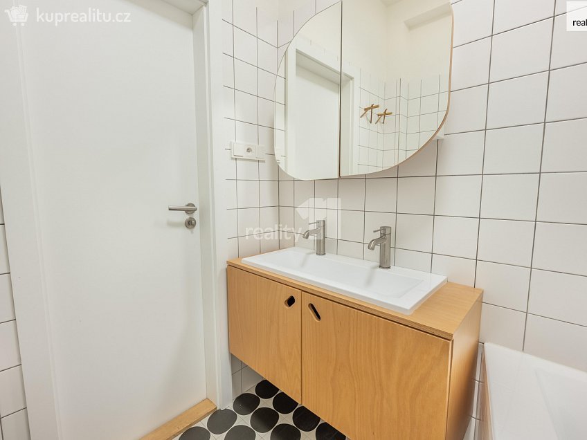 Prodej bytu 3+kk 74 m^2 Lihovarská, Praha 9 
