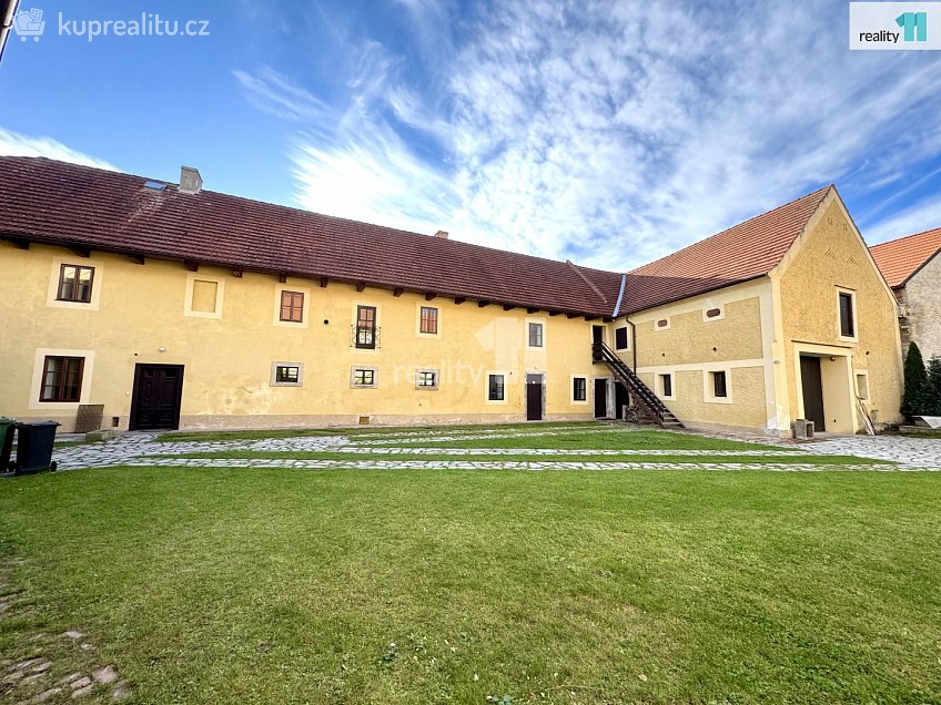 Pronájem  výrobních prostor 1027 m^2 Pražská, Dobrovíz 