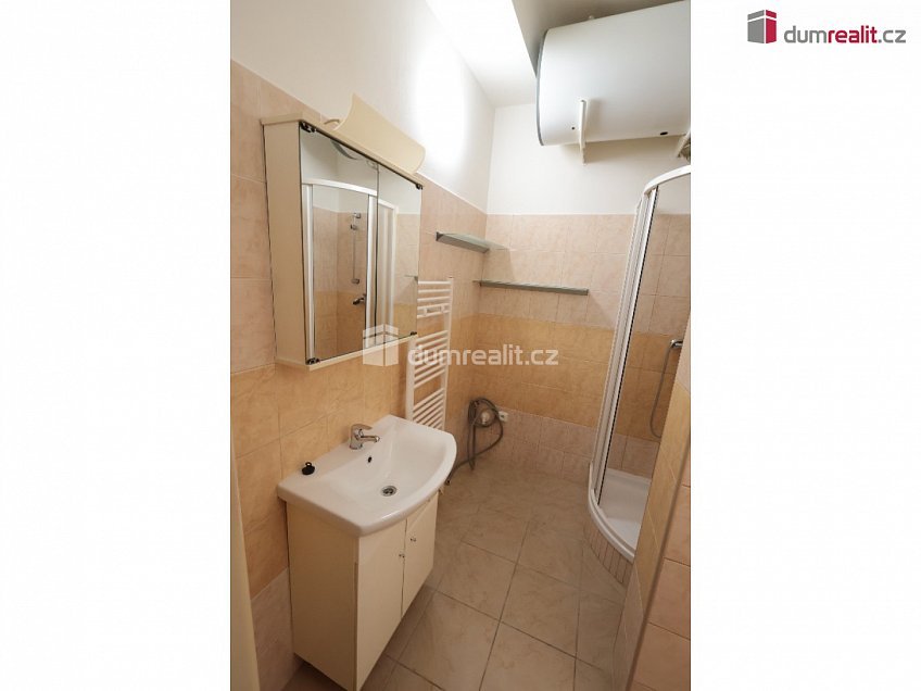 Pronájem bytu 2+kk 44 m^2 Nad olšinami, Praha 10 