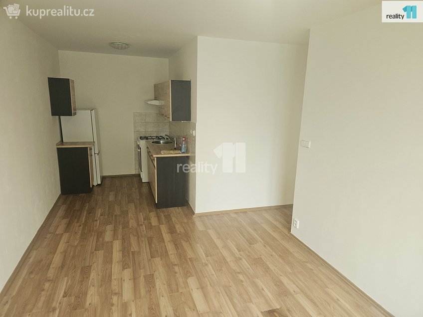 Pronájem bytu 2+kk 40 m^2 Novodvorská, Praha 4 