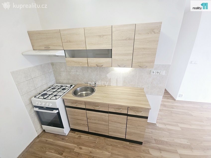 Pronájem bytu 2+kk 40 m^2 Novodvorská, Praha 4 