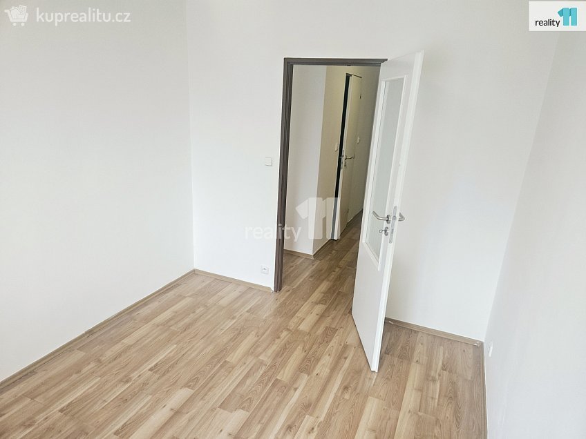 Pronájem bytu 2+kk 40 m^2 Novodvorská, Praha 4 
