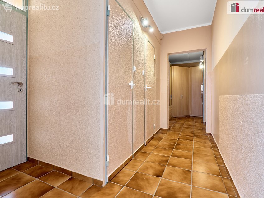 Prodej bytu 2+1 59 m^2 Sídliště, Hroznětín 