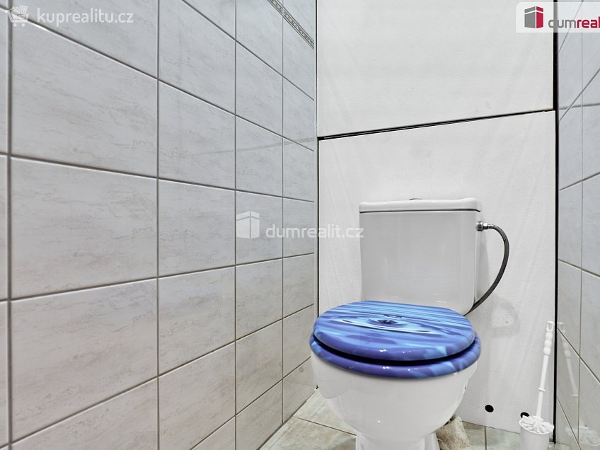 Prodej bytu 2+1 59 m^2 Sídliště, Hroznětín 
