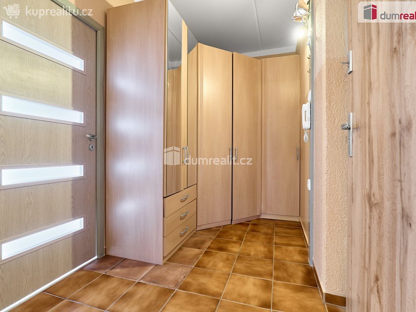 Prodej bytu 2+1 59 m^2 Sídliště, Hroznětín 