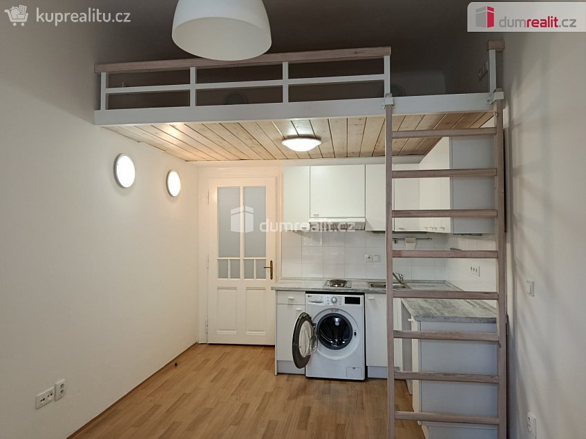 Pronájem bytu 1+kk 24 m^2 Na spojce, Praha 10 