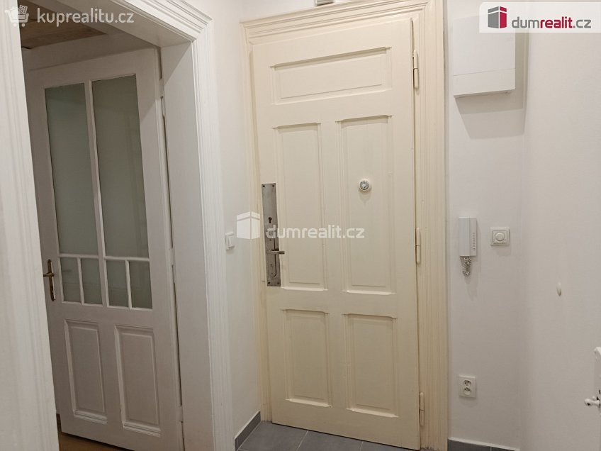 Pronájem bytu 1+kk 24 m^2 Na spojce, Praha 10 