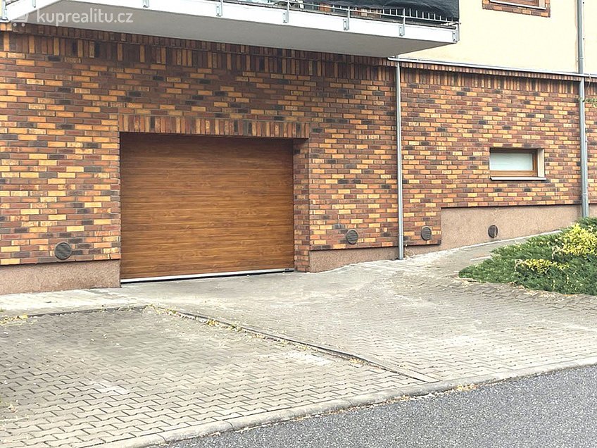 Prodej  garážového stání 16 m^2 U leskavy 26, Brno 62500