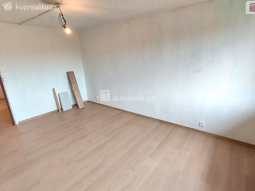 Prodej bytu 1+kk 30 m^2 Školní, Otrokovice 