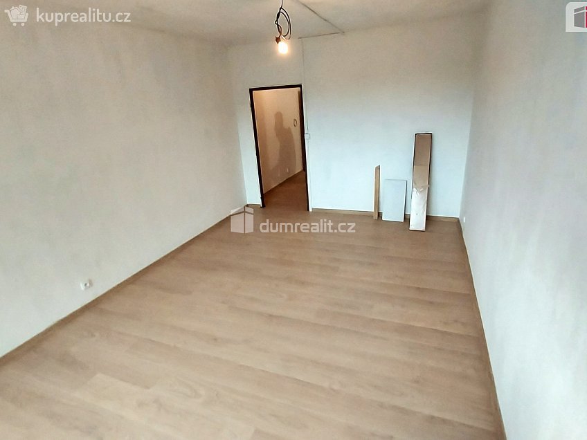 Prodej bytu 1+kk 30 m^2 Školní, Otrokovice 