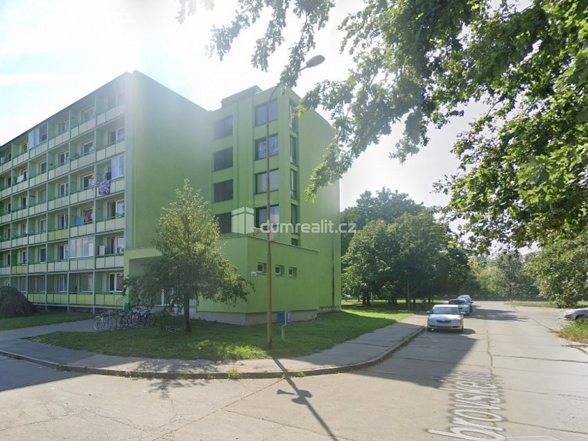 Prodej bytu 1+kk 30 m^2 Školní, Otrokovice 