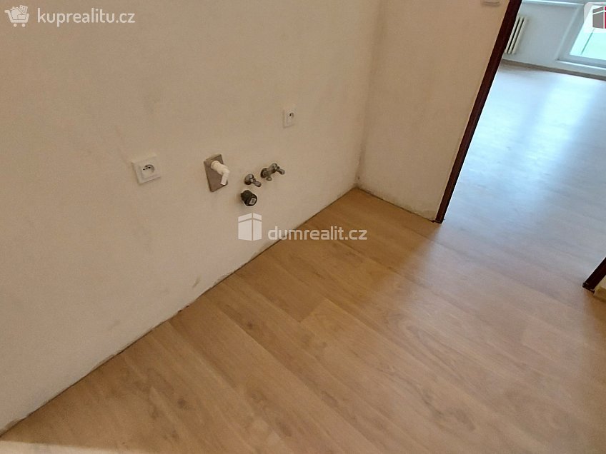 Prodej bytu 1+kk 30 m^2 Školní, Otrokovice 