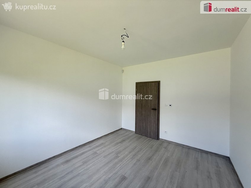 Pronájem  rodinného domu 150 m^2 K Malé Hleďsebi, Velká Hleďsebe 