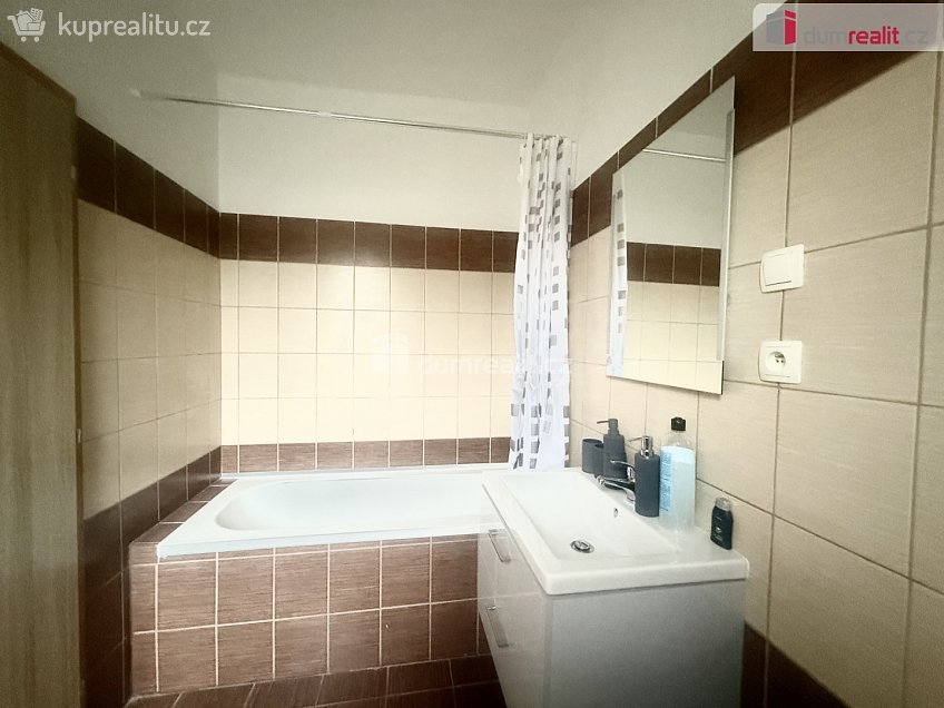 Pronájem bytu 2+1 65 m^2 Teplická, Děčín 