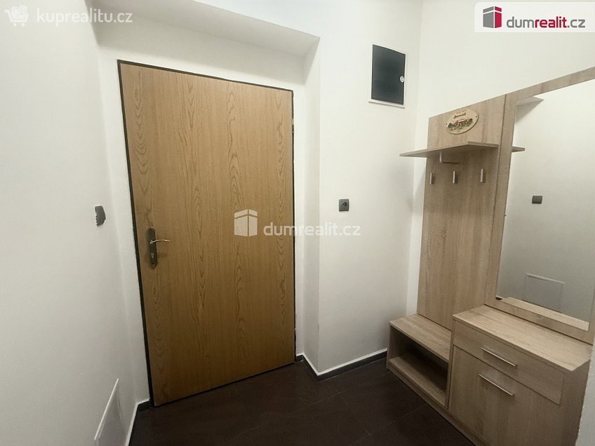 Pronájem bytu 2+1 65 m^2 Teplická, Děčín 