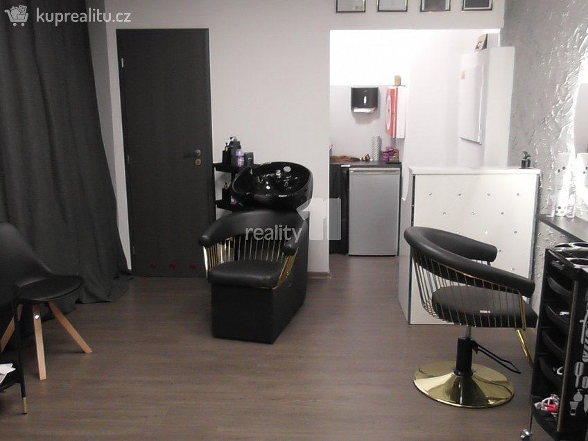 Pronájem  obchodních prostor 36 m^2 Dr. Martínka, Ostrava 