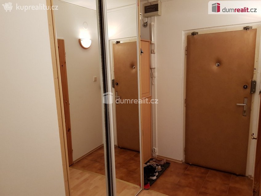 Pronájem bytu 2+kk 42 m^2 Plickova, Praha 11 