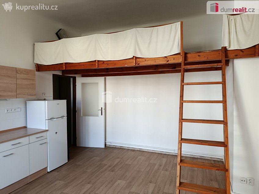Pronájem bytu 1+kk 26 m^2 Kubelíkova, Praha 3 