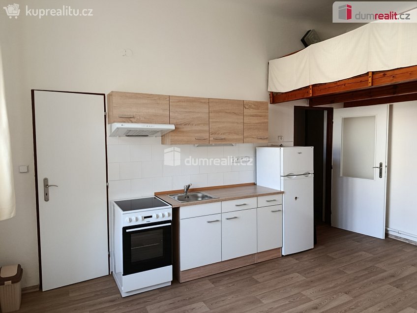 Pronájem bytu 1+kk 26 m^2 Kubelíkova, Praha 3 