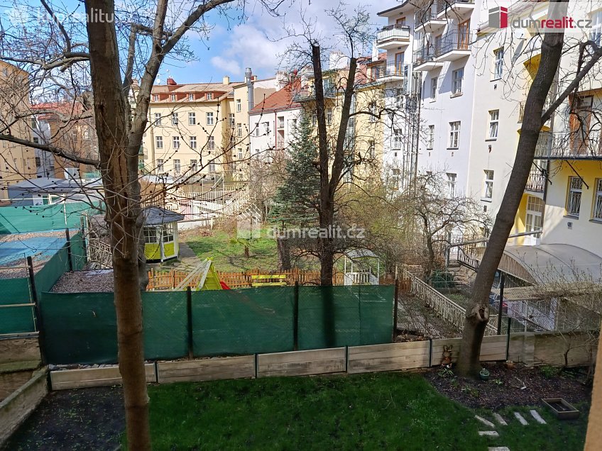 Pronájem bytu 1+kk 26 m^2 Kubelíkova, Praha 3 