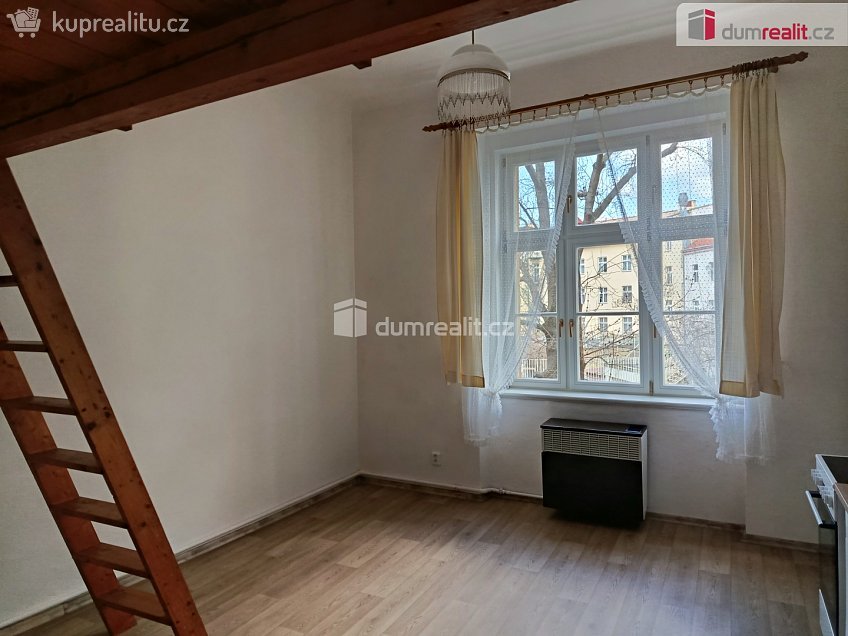 Pronájem bytu 1+kk 26 m^2 Kubelíkova, Praha 3 