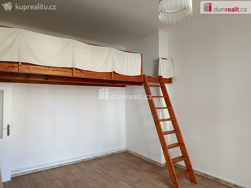 Pronájem bytu 1+kk 26 m^2 Kubelíkova, Praha 3 